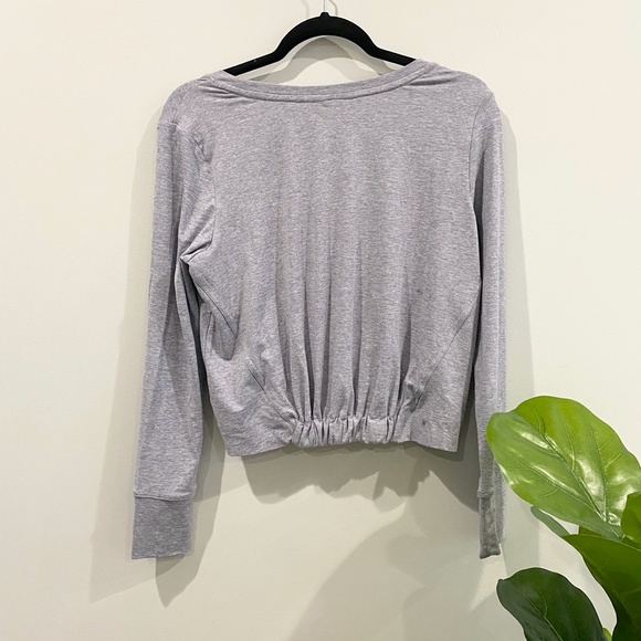 Yogalicious Cropped Pullover - Picture 3 of 3